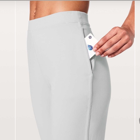 38. Lululemon Every Moment Pant 26" - Picture 10 of 11